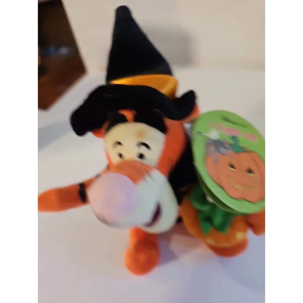 Disney Winnie The Pooh Halloween Light up‎ Witch Tigger Plush Stuffed Needs Batt